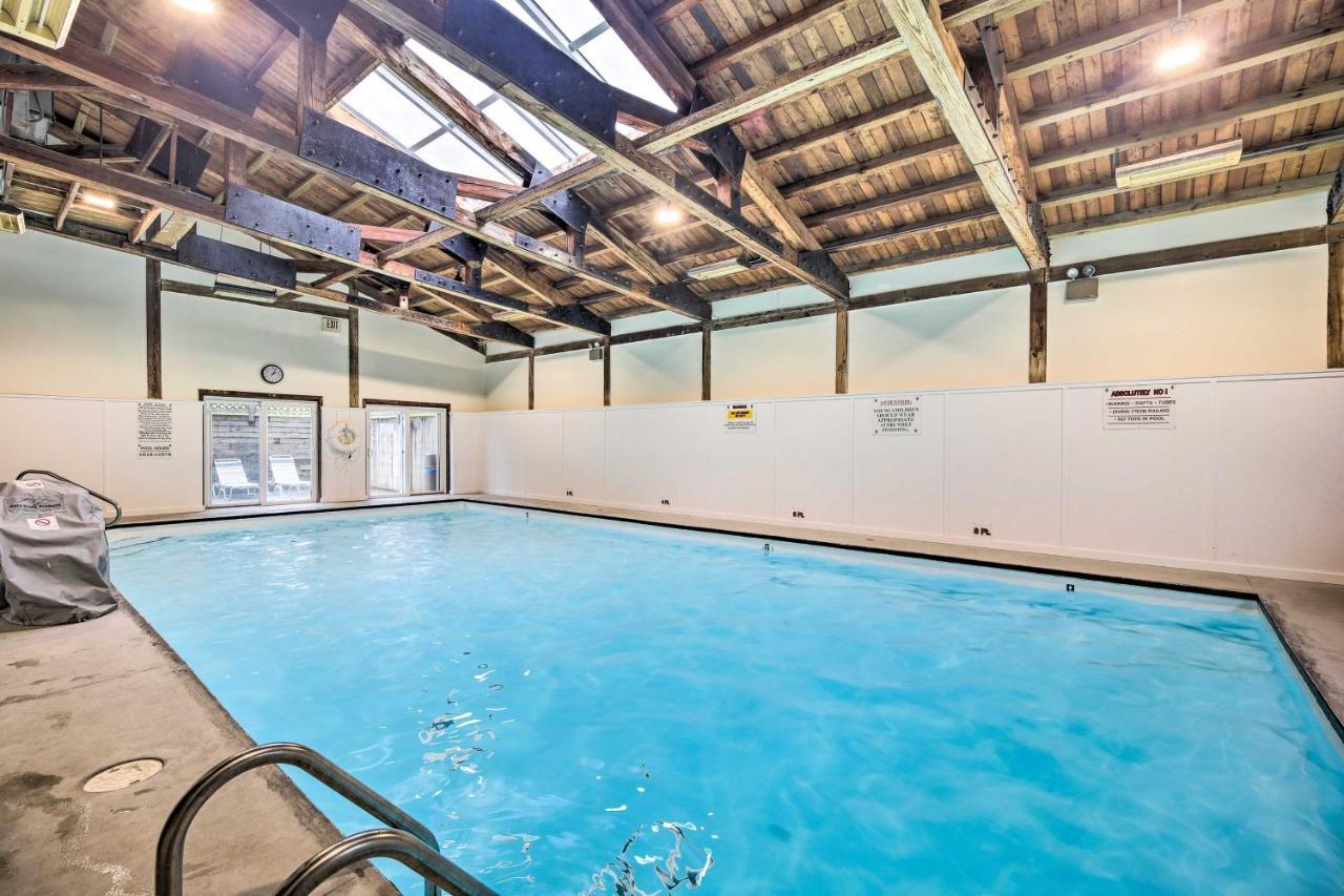 Mountain Condo With Views Near Hiking And Biking! Stowe Bagian luar foto